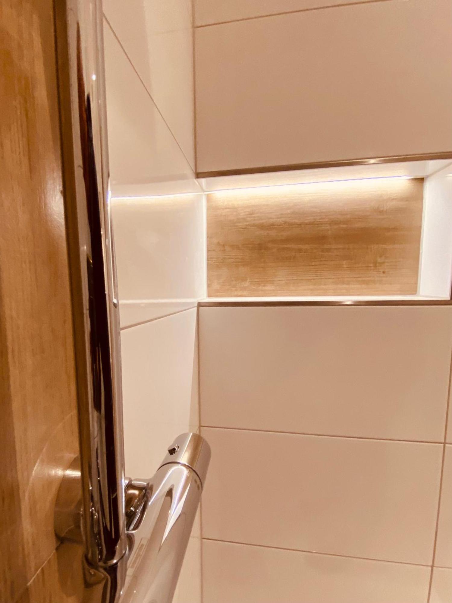Hochwertige Ferienwohnung Mit 7Qm Balkon, Netflix, Kaffeeautomat, Rainshower Bad Zwickau Eksteriør bilde