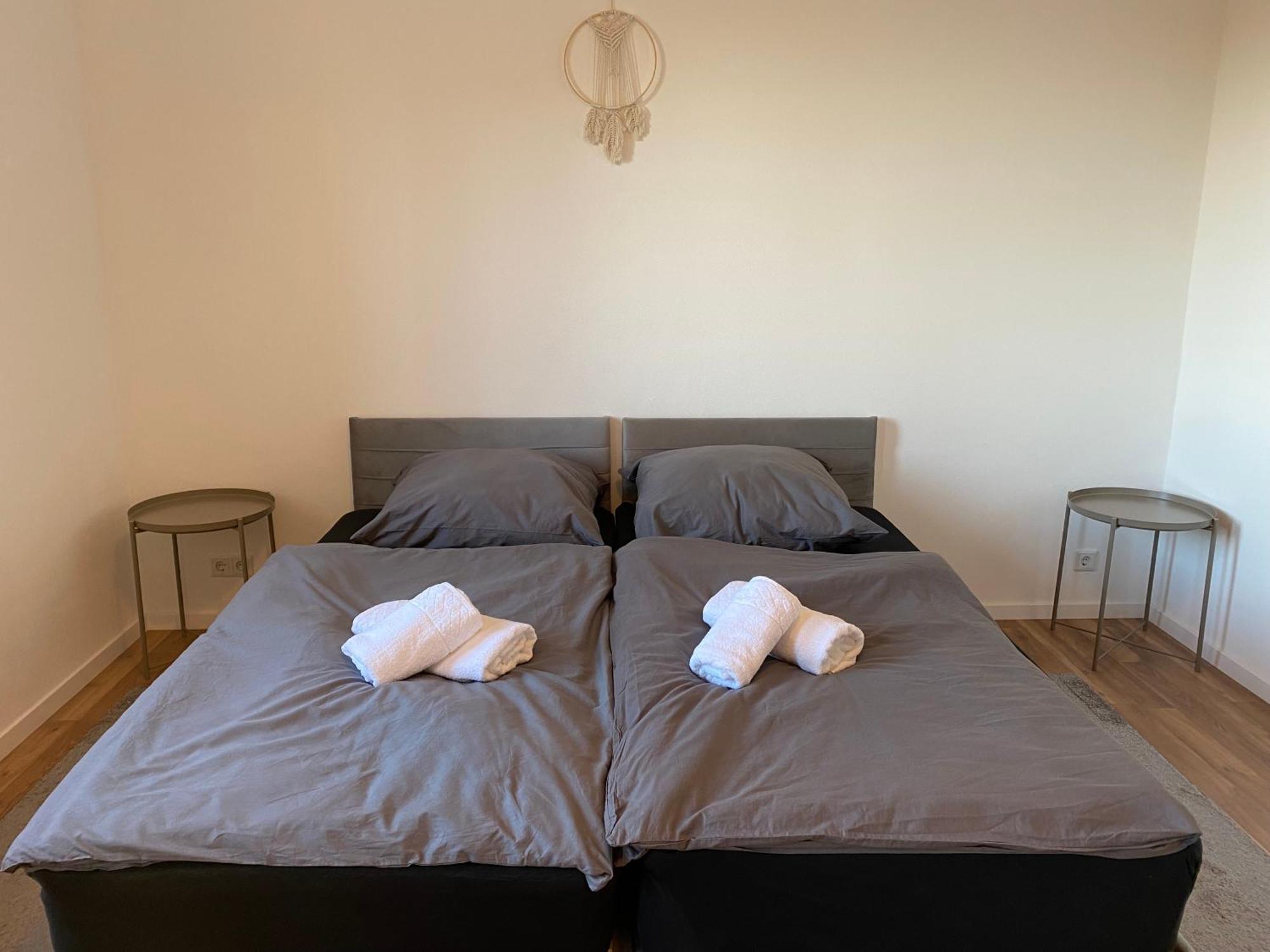 Hochwertige Ferienwohnung Mit 7Qm Balkon, Netflix, Kaffeeautomat, Rainshower Bad Zwickau Eksteriør bilde