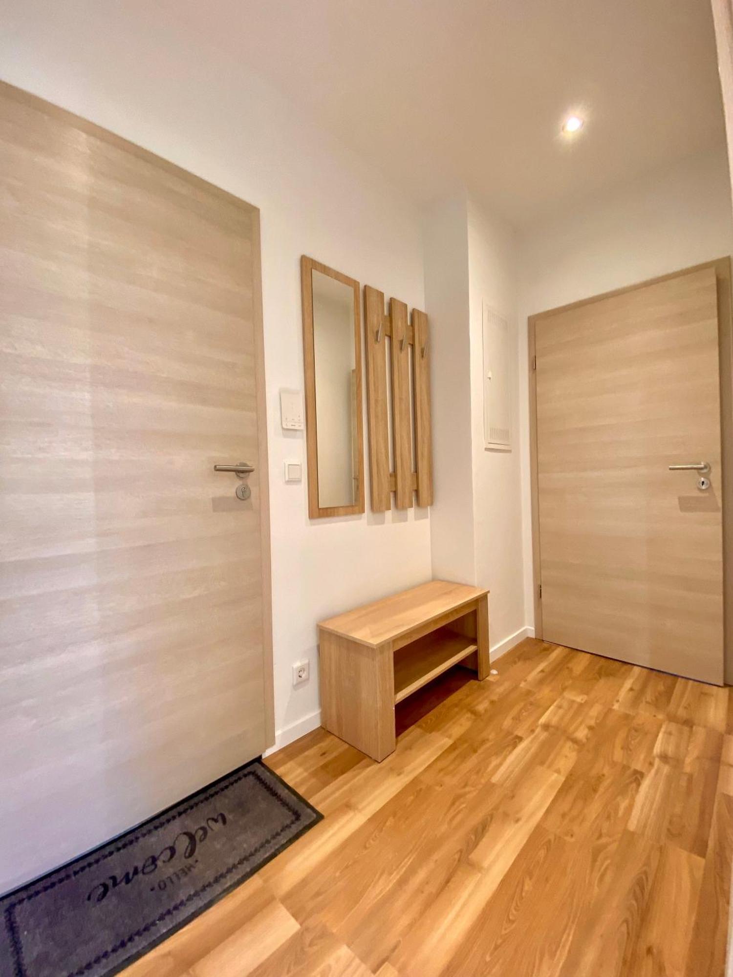 Hochwertige Ferienwohnung Mit 7Qm Balkon, Netflix, Kaffeeautomat, Rainshower Bad Zwickau Eksteriør bilde