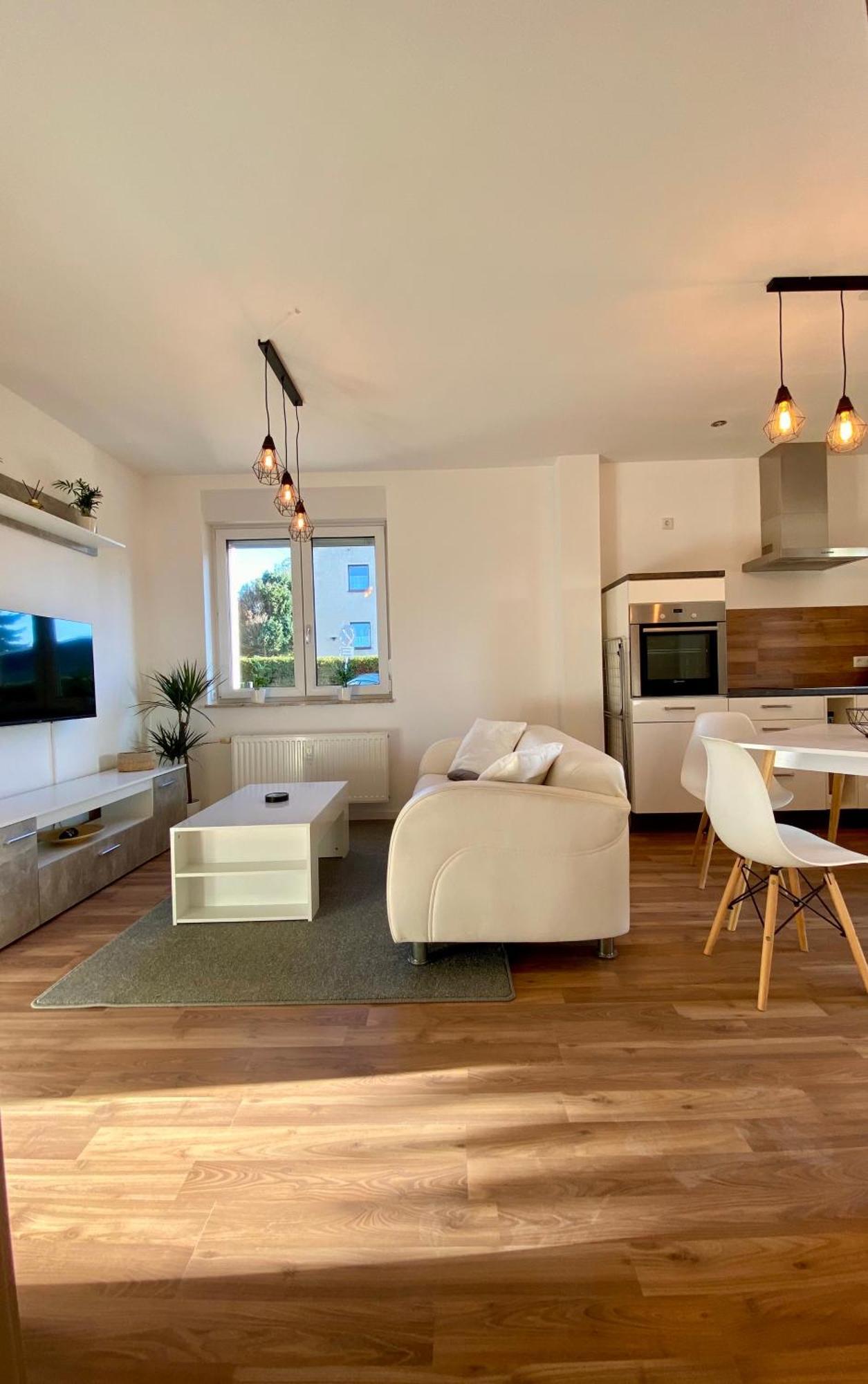 Hochwertige Ferienwohnung Mit 7Qm Balkon, Netflix, Kaffeeautomat, Rainshower Bad Zwickau Eksteriør bilde