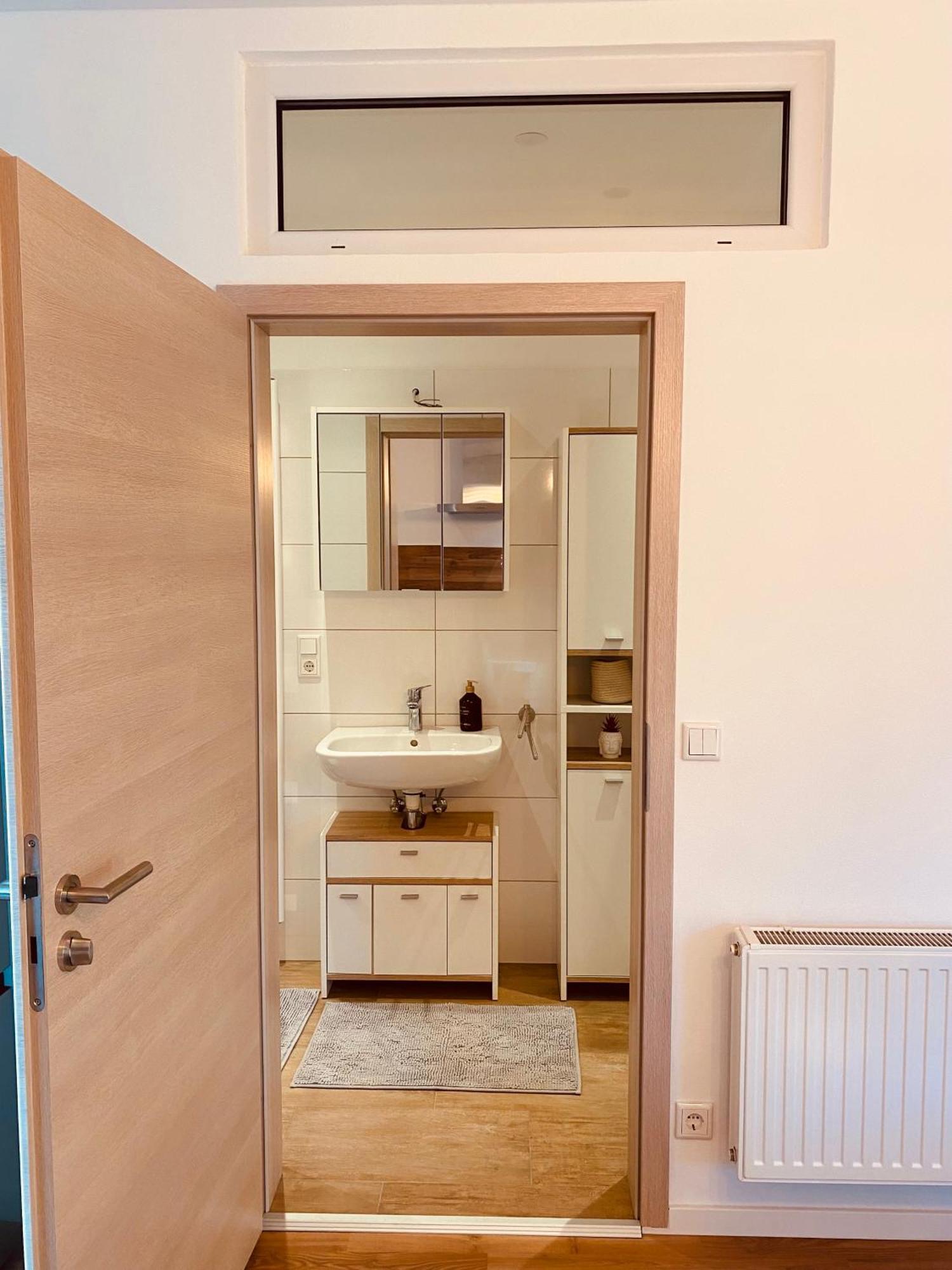 Hochwertige Ferienwohnung Mit 7Qm Balkon, Netflix, Kaffeeautomat, Rainshower Bad Zwickau Eksteriør bilde